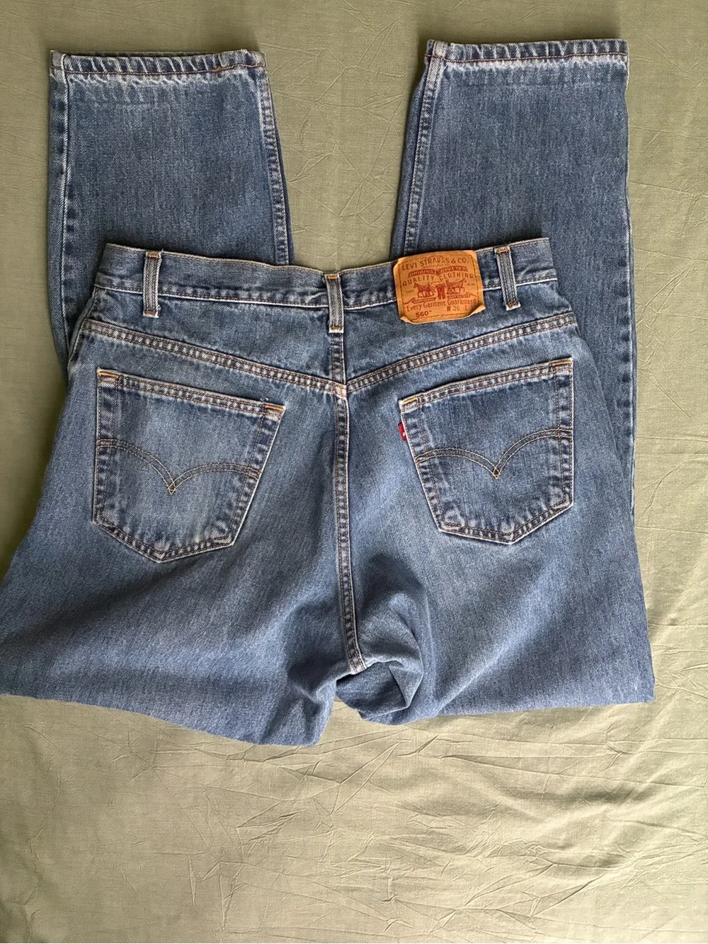 Vintage Levi’s 560 Jeans Men’s W36 L32 Medium Wash Loose Tapered